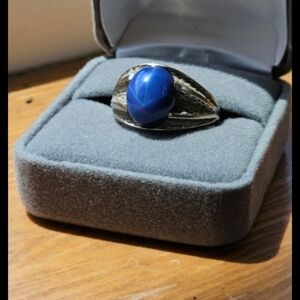 10k white gold blue star sapphire ring size 10. Stamped 10k. Star sapphire that